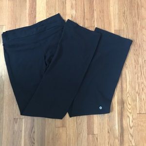 Black lululemon Astro leggings.